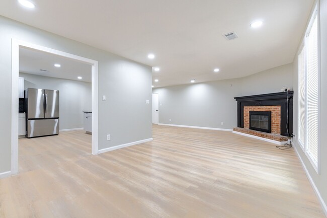 Photo - Stone Mountain 3 Bed/2Ba Gem!
