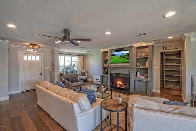 Photo - 3841 E Elm St