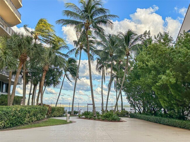 Building Photo - 540 Brickell Key Dr Unit 1800