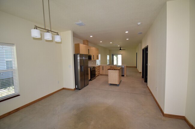 Photo - 780 8th Ave NE