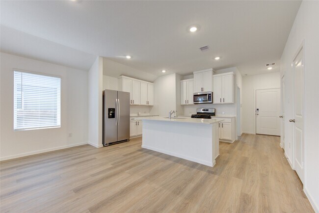 Building Photo - 40650 Balsam Run Ln