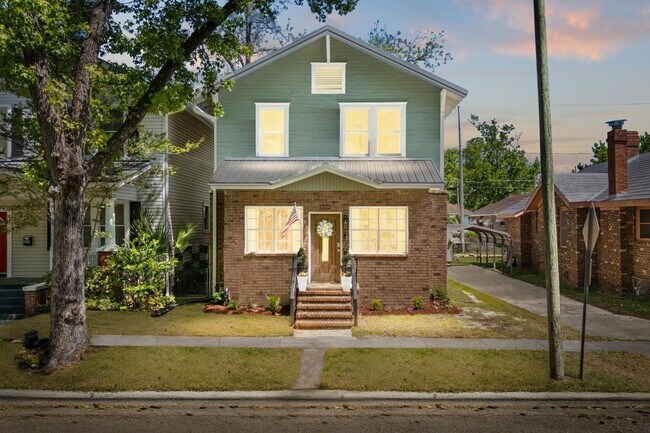 Photo - Charming 3 Bedroom Home Near Downtown Savannah with Flex Room & Fenced Yard