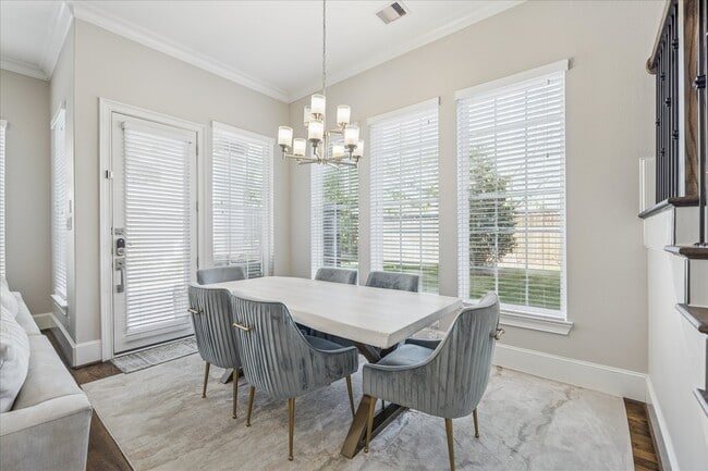 Photo - 921 Dunleigh Meadows Ln