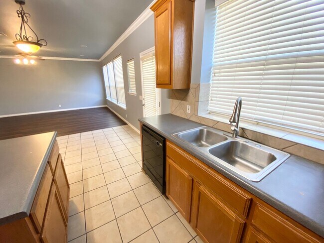20412 Farm Pond Ln