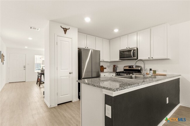 Building Photo - 9129 Navarro Vis