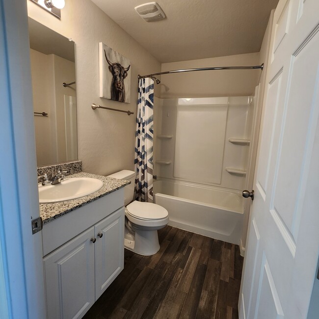 Photo - 70 W Cottonwood Ln