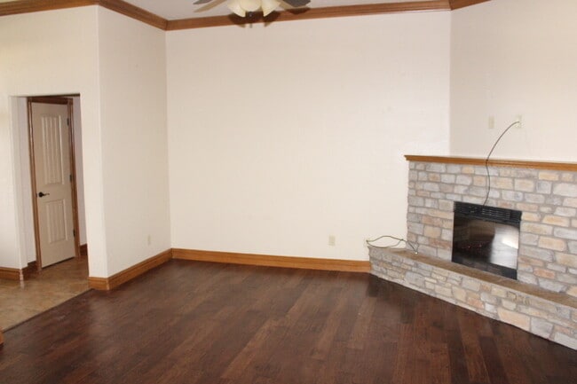 Photo - GREAT HOME IN THE EISENHOWER VILLAGE AREA!!