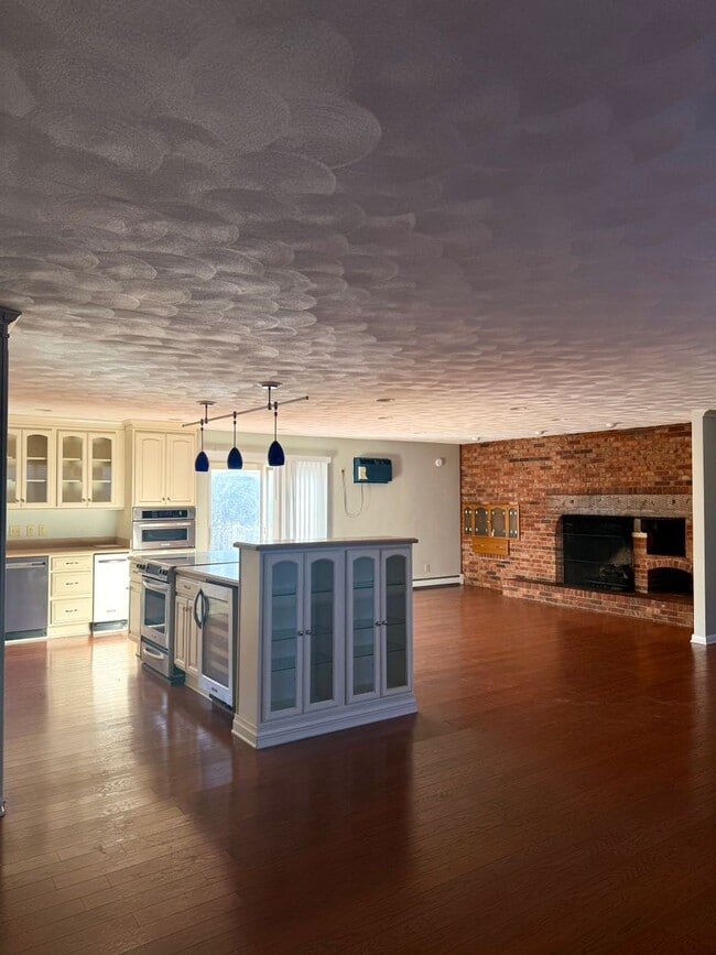 Photo - Beverly Manor 946 Unit 1