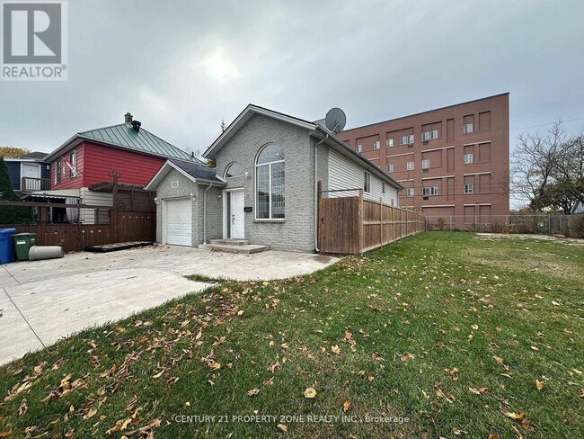 Photo - 975 Albert Rd