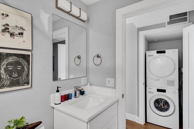 Building Photo - 19 Plymouth St