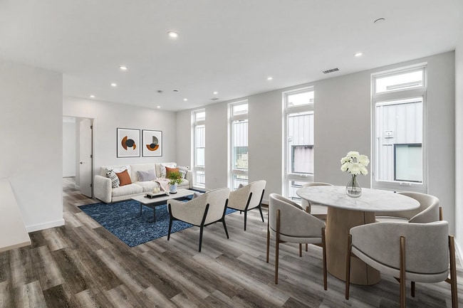 Photo - 860 N 3rd St