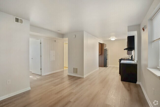 2BR, 1BA - 730SF