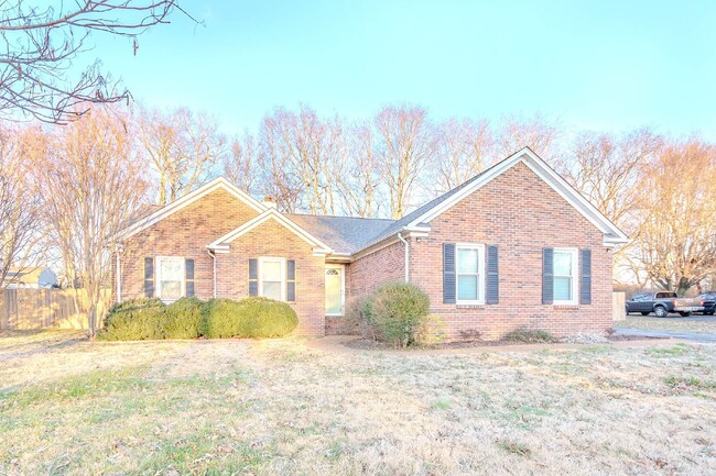 Wonderful 3/2 Columbia Home! Fenced-in Yard! - Wonderful 3/2 Columbia Home! Fenced-in Yard!