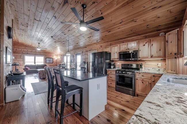 Photo - 54 Henderson Ln