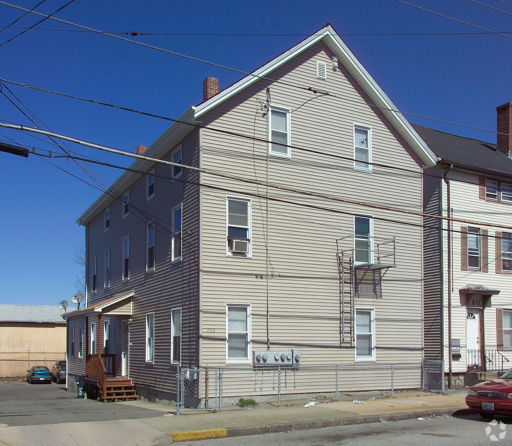 Photo - 752 King Philip St Apartments