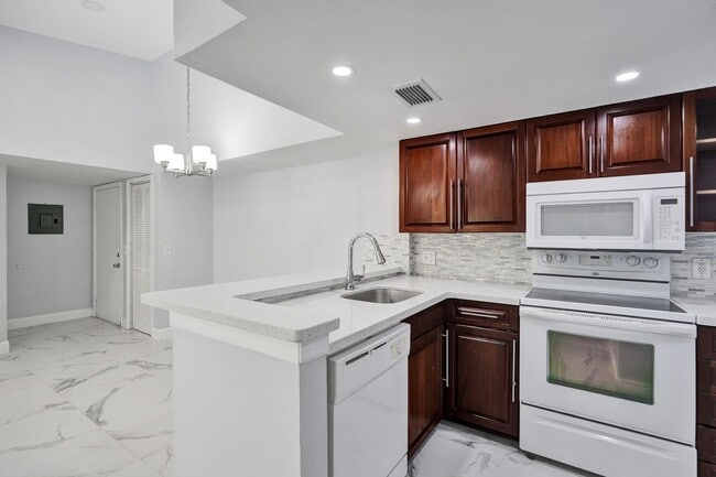Building Photo - Renovated and Updated 2 Bed, 2 Bath Condo ...