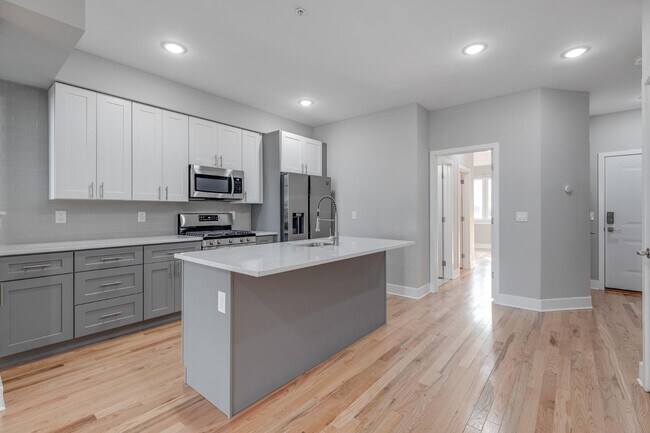 Building Photo - 2113 Master St