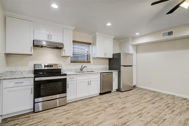 Photo - 6212 Alderson St