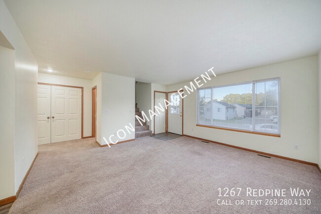 Photo - 1267 Redpine Way