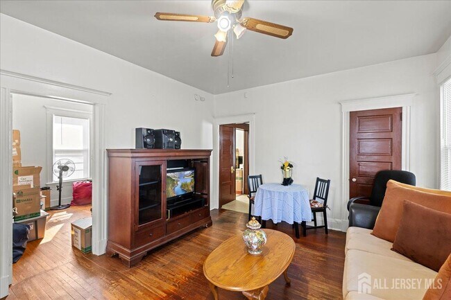 Photo - 104 Welton St