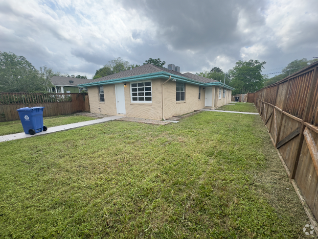 Building Photo - 2238 Reynes St Unit 2238 Rental