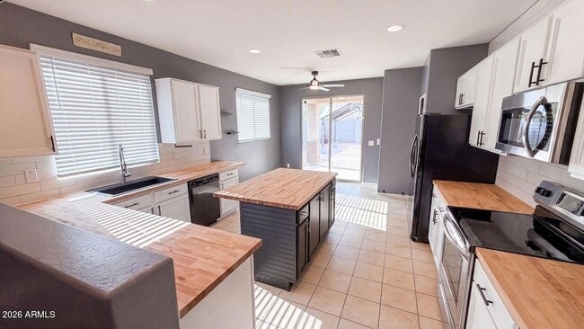 18183 W Carlota Ln