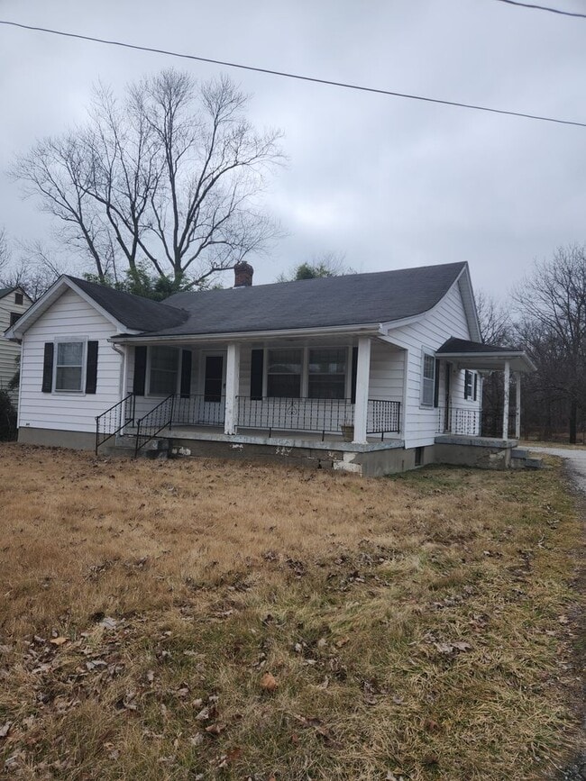 Building Photo - Adorable Bungalow Rental