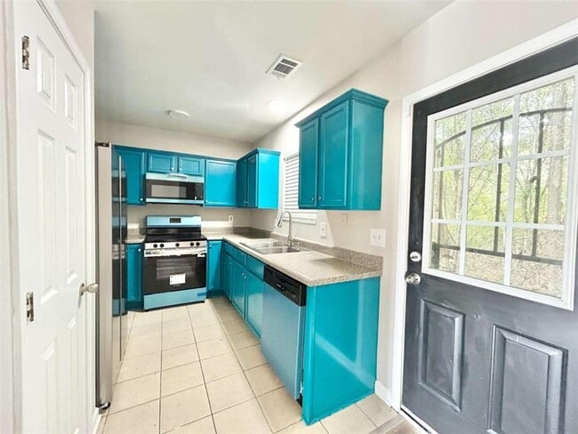 Photo - 944 Old Mill Ln