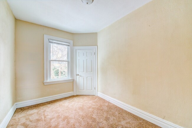 Photo - AVAILABLE AUGUST 2026 - Beautiful 4+ bedroom, 1 bath home in Mt Washington!