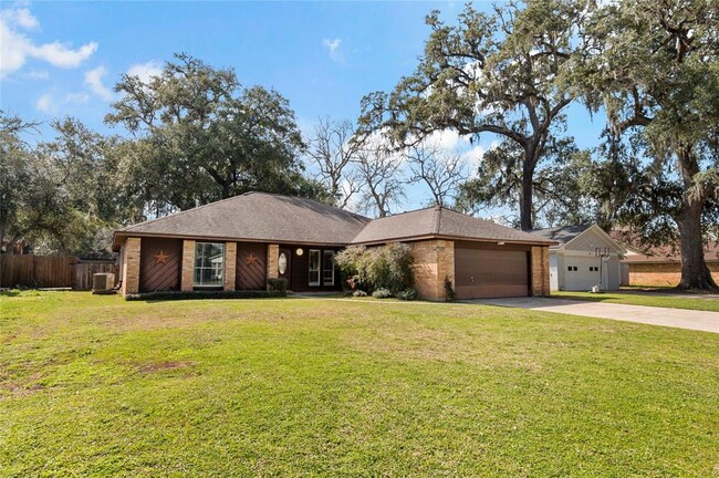 Photo - 131 Spanish Moss Ln House