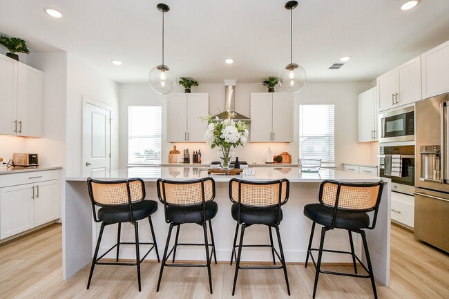 Building Photo - 2210 Via Laura Ln