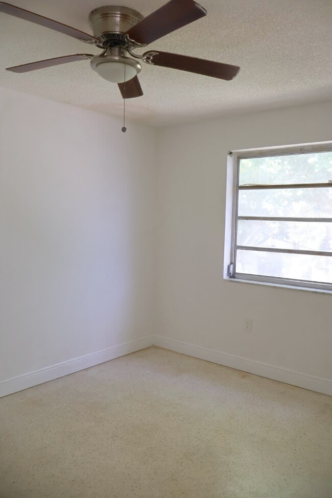 Photo - 528 SW 6th St