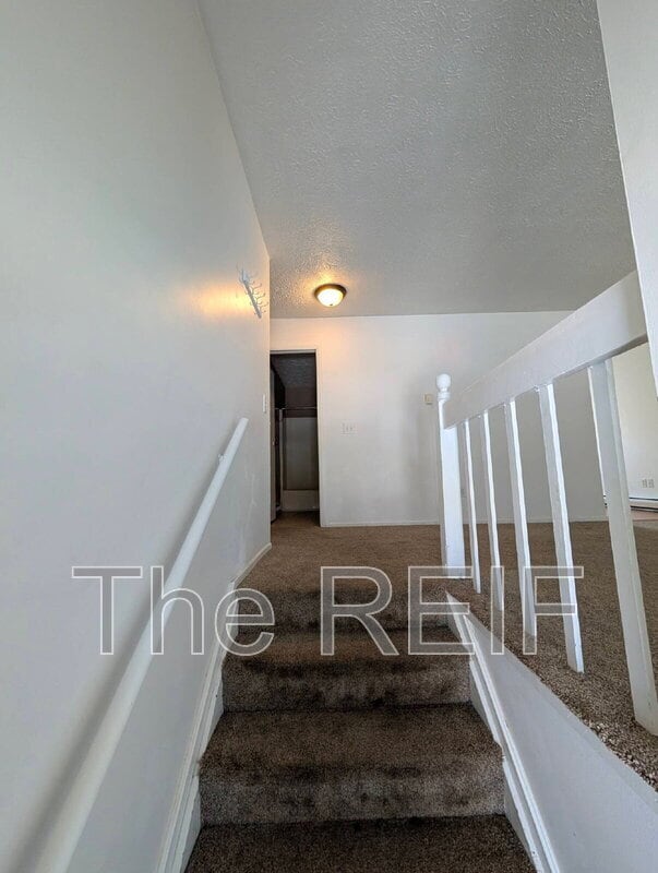 Photo - 719 Peachtree Pl