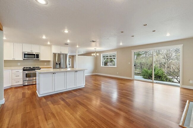 Photo - 679 Clay St Unit A