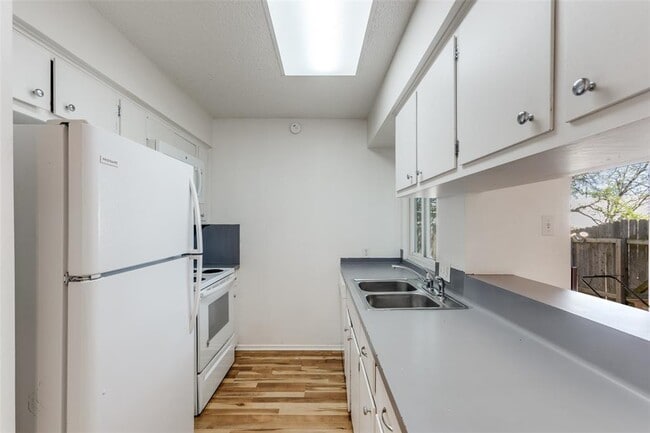 Photo - 6916 Scenic Brook Dr