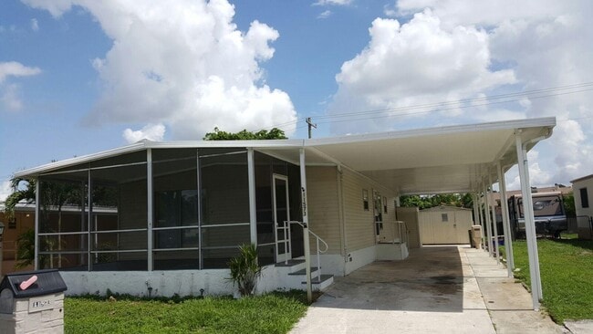 Building Photo - 11573 Venetian Ave