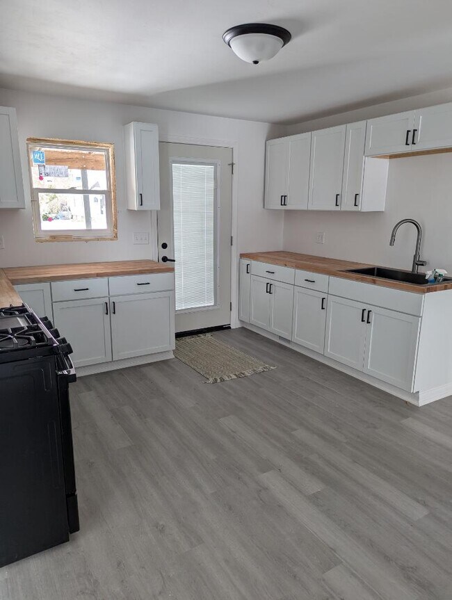 Photo - 720 Carney Blvd