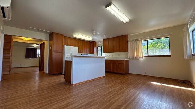 Building Photo - Charming 2-Bedroom, 1.5 Bath Cottage in Hi... Rental