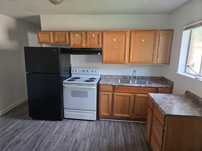 Building Photo - 6212 Walden Ave Unit Apt A