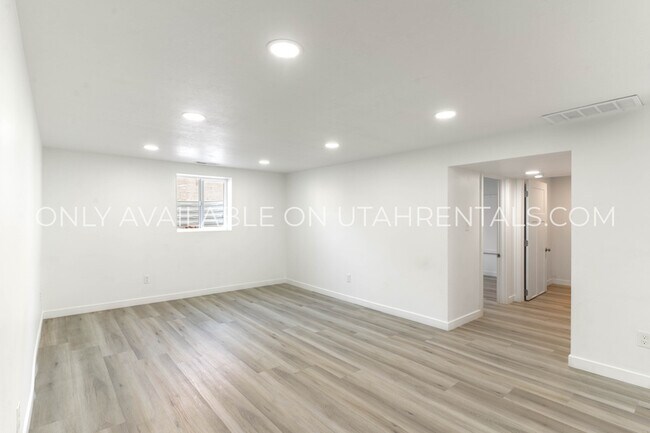 Photo - 5866 S 129 W Unidad Downstairs