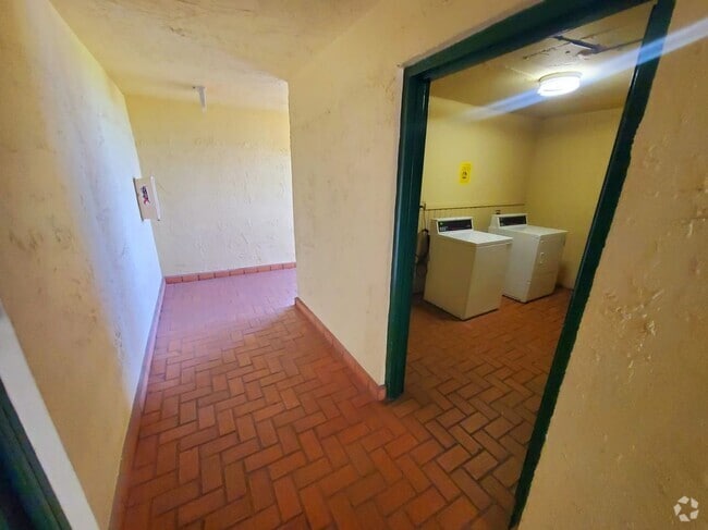 Building Photo - 9945 W Flagler St Rental