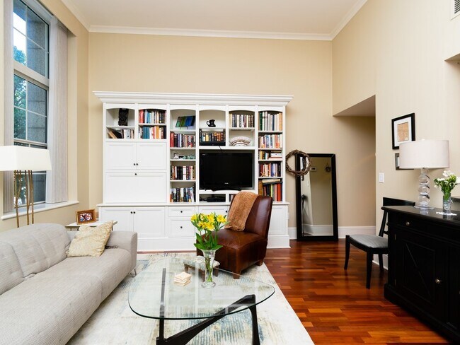 Photo - 30 Monument Sq Unidad 209