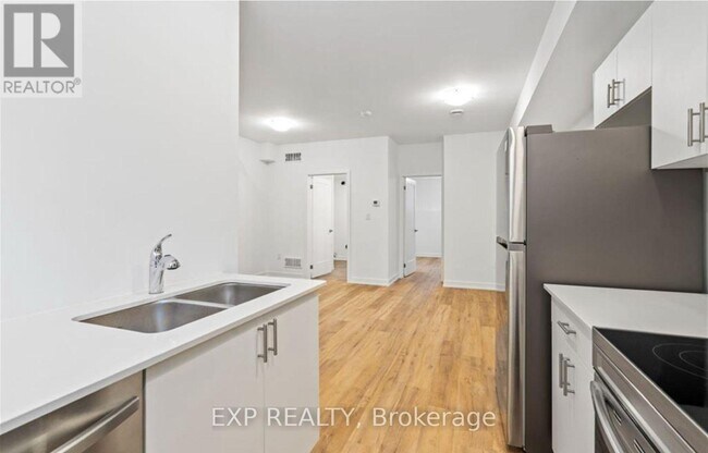 Photo - 781 Clare Ave