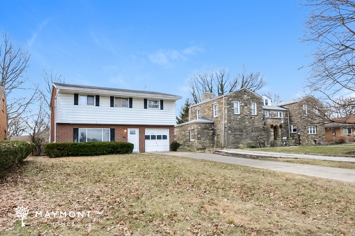 Photo - 8273 Bobolink Ave