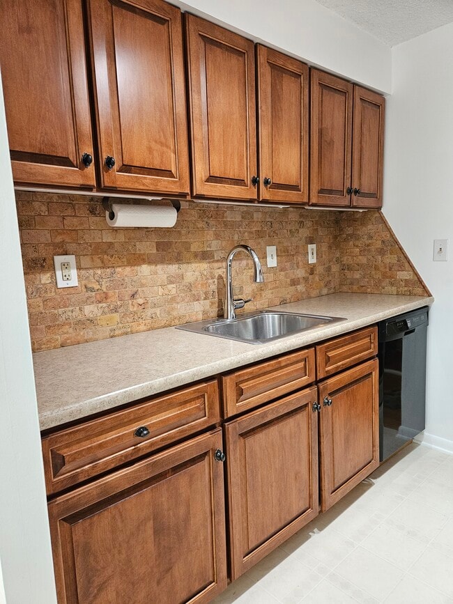 Kitchen - 3204 Valley Dr Unit 3204 Valley Drive