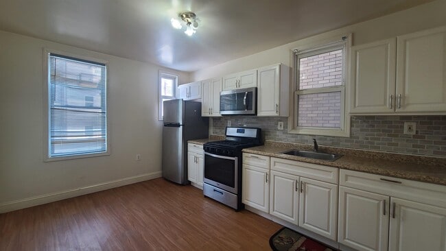 Building Photo - 32 Armstrong Ave Unit 1