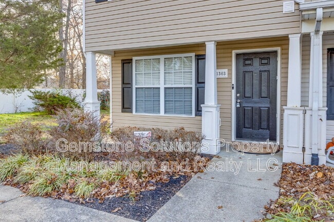 Photo - 1303 Vermont Ct