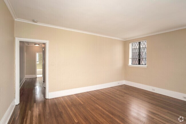 2BR, 1BA - 792SF - Living Room