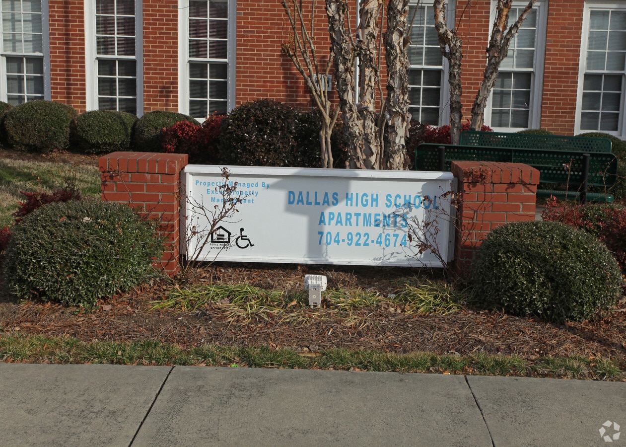 Photo - Dallas High School Apartments