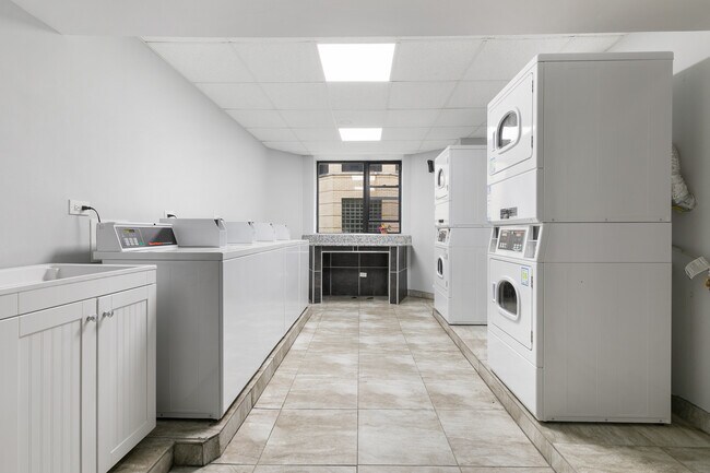 Photo - 3635 W Dickens Ave Unit 3B